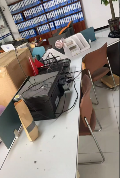 办公桌原价1000多，没怎么用过，已经拆卸好的，安装就行，现